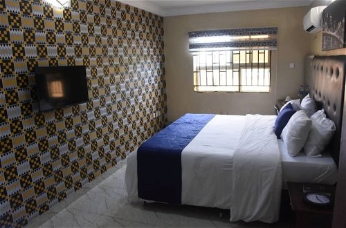 Photo 4 - Stunning 3-bed House in Well Secured Estate, Lekki