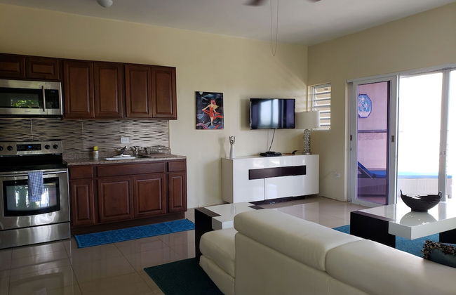 Villa Indigo 1BR in Private Gated Estate - Photo 7