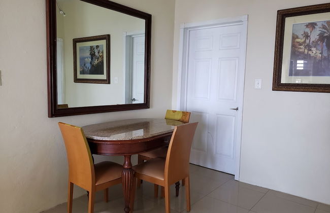 Villa Indigo 1BR in Private Gated Estate - Photo 5