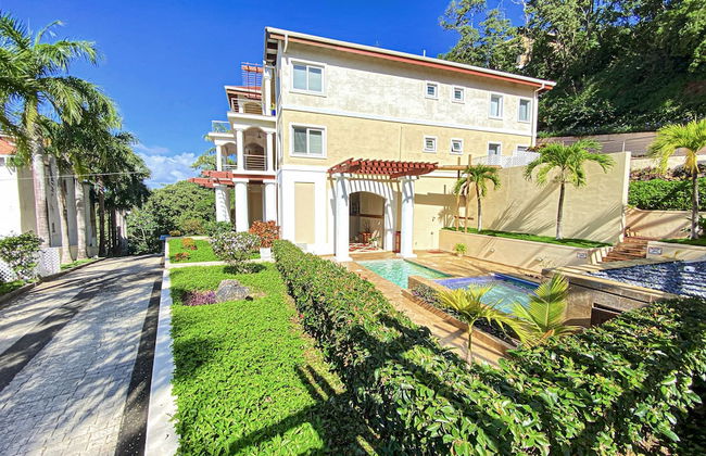 Sea Vue Luxury Vacation Condominiums - Photo 1