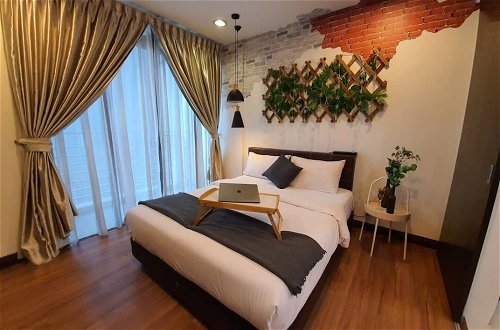 Photo 4 - Taragon Bintang Suites by StayHub Studio