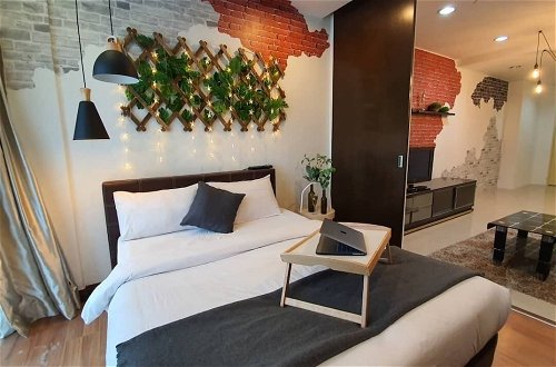 Photo 2 - Taragon Bintang Suites by StayHub Studio