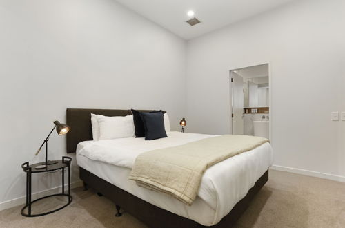 Photo 2 - 2 Bedrooms on Hobson Street with carpark - by Urban Butler