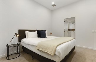 Photo 2 - 2 Bedrooms on Hobson Street with carpark - by Urban Butler