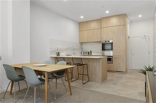 Photo 7 - 2 Bedrooms on Hobson Street with carpark - by Urban Butler