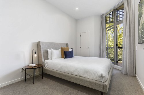 Photo 4 - 2 Bedrooms on Hobson Street with carpark - by Urban Butler