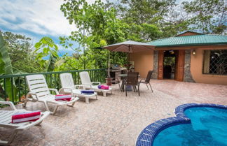Foto 1 - Casa Macaw Jungle Cabin w Private Pool Wifi and AC