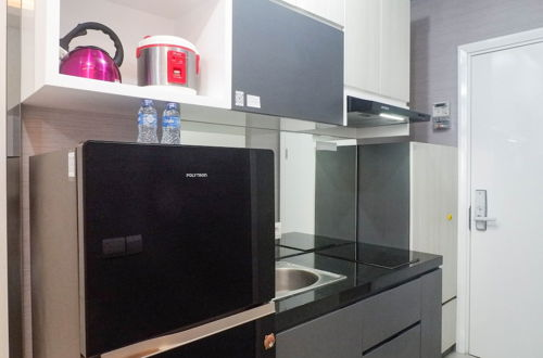 Foto 5 - Stylish Studio Apartment Connected to Ciputra World Mall at The Vertu
