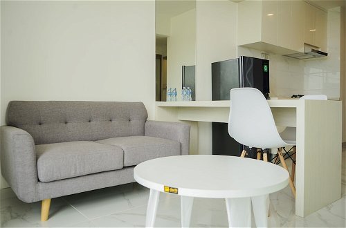 Photo 11 - Fully Furnished With Modern Design 2Br At Sky House Bsd Apartment