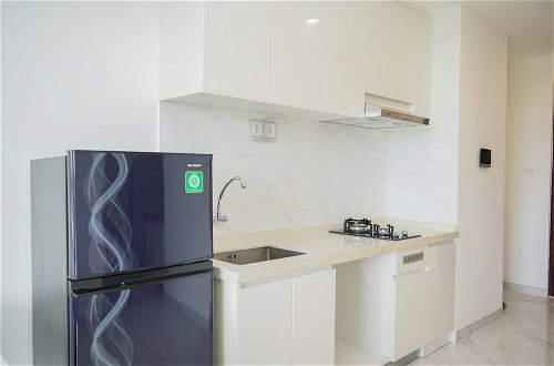 Photo 10 - Fully Furnished With Modern Design 2Br At Sky House Bsd Apartment