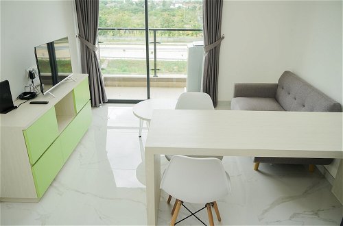 Photo 12 - Fully Furnished With Modern Design 2Br At Sky House Bsd Apartment