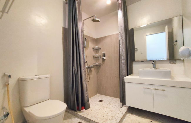 Dr Calayan's 2BR Condo at Pico De Loro - Foto 8