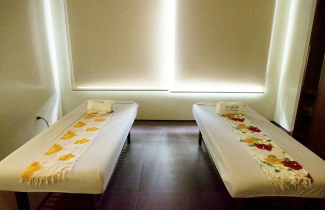 Dr Calayan's 2BR Condo at Pico De Loro - Foto 14