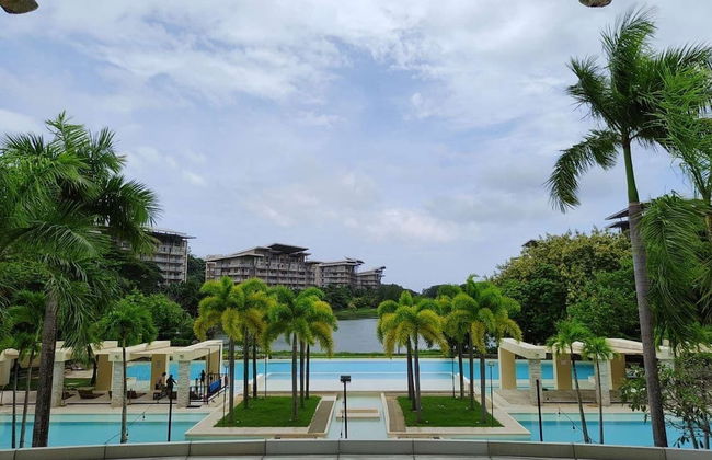 Dr Calayan's 2BR Condo at Pico De Loro - Foto 9