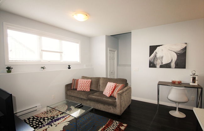 Elegant Suite - Photo 12