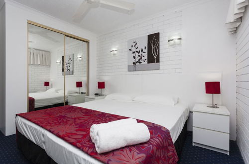 Photo 6 - Broadbeach Travel Inn Apartments