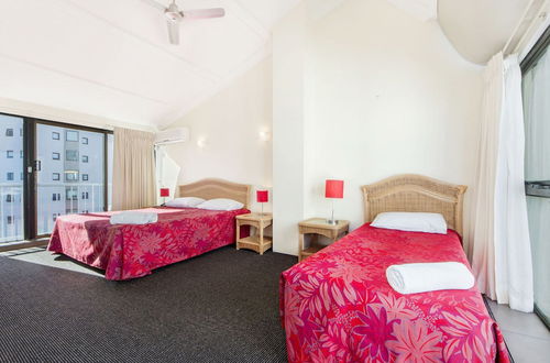 Photo 3 - Broadbeach Travel Inn Apartments