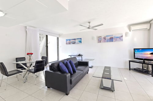 Photo 40 - Broadbeach Travel Inn Apartments