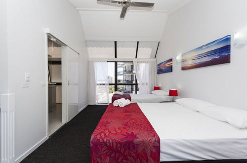 Photo 5 - Broadbeach Travel Inn Apartments