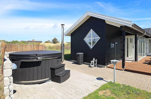 Foto 22 - Stunning Holiday Home in Hirtshals with Hot Tub