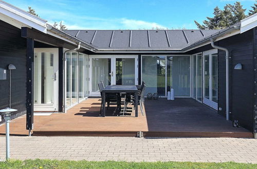 Foto 29 - Stunning Holiday Home in Hirtshals with Hot Tub