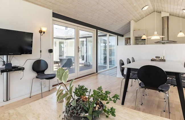 Stunning Holiday Home in Hirtshals with Hot Tub - Foto 12