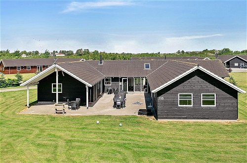 Foto 22 - 24 Person Holiday Home in Idestrup