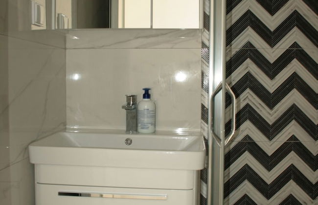 Beautiful Sea View Apartment - Photo 15