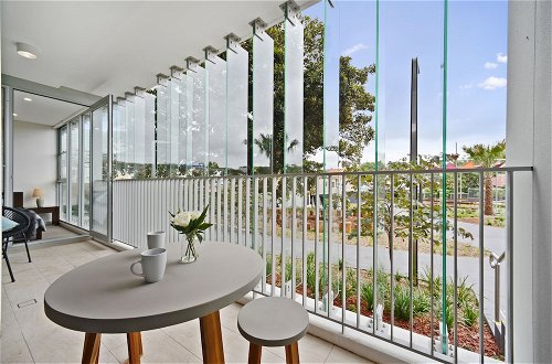 Photo 9 - Ultra Modern Luxurious home in Tranquil Sydney