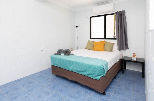 Photo 2 - Airlie Sun & Sand Accommodation 3
