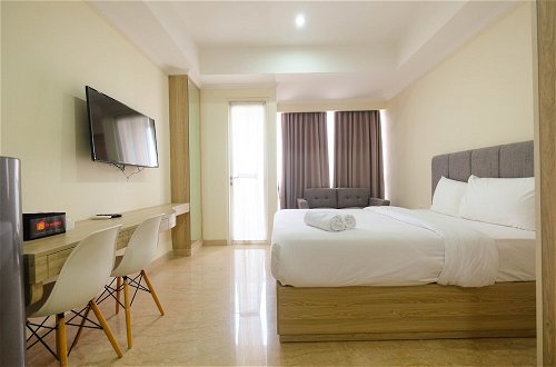 Photo 7 - Comfy Studio Room with City View at Menteng Park Apartment