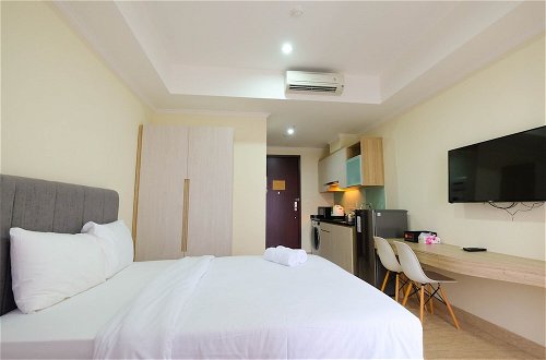 Foto 9 - Comfy Studio Room with City View at Menteng Park Apartment