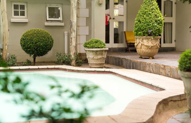 Lovely Guesthouse in Pretoria Welcoming you on a Spacious Room With Breakfast - Photo 9