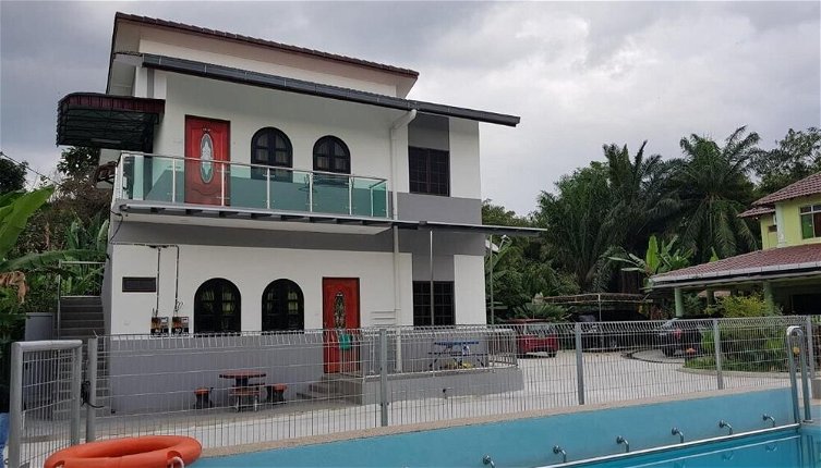 Foto 1 - Mri Homestay Sg Buloh - 3 Br House on First Floor With Centralised Pool
