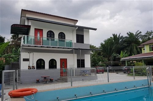Photo 1 - Mri Homestay Sg Buloh - 3 Br House on First Floor With Centralised Pool