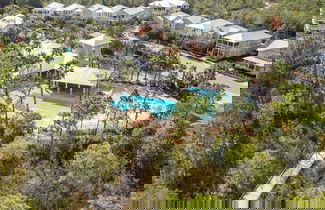 Photo 2 - Pearl by Avantstay Idyllic Seaside Getaway w/ 2 Large Decks & Lush Garden