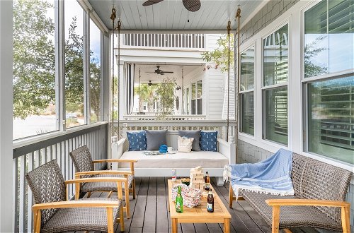 Foto 1 - Pearl by Avantstay Idyllic Seaside Getaway w/ 2 Large Decks & Lush Garden