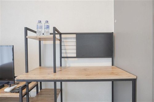 Photo 7 - Minimalist And Comfort Studio At Gold Coast Apartment
