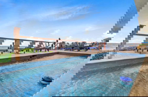 Foto 50 - Lighthouse by Avantstay Beachfront View Home w/ Pool Table & Ping Pong