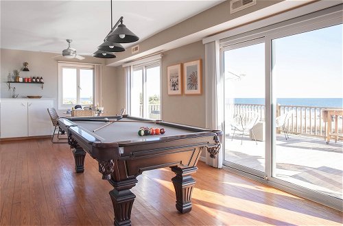 Photo 20 - Lighthouse by Avantstay Beachfront View Home w/ Pool Table & Ping Pong