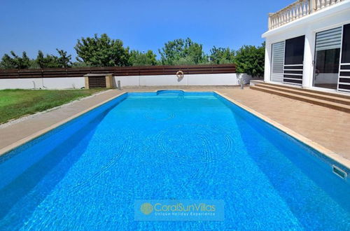 Foto 41 - Villa 200m To The Coral Bay Strip, Large Pool