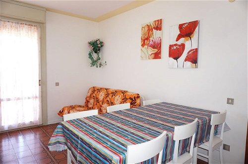 Photo 5 - Great and Bright Apartment With Pool - Beahost