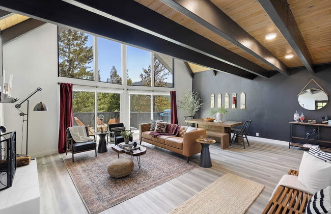 The Matterhorn Manor by Avantstay Harry Potter Inspired A-frame Home w/ Hot Tub & Views - Foto 6