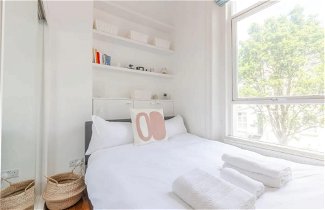 Foto 2 - Contemporary 1 Bedroom Apartment in Heart of Shepherds Bush