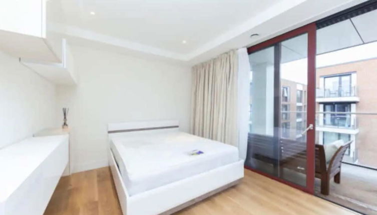 Photo 1 - Modern 1 Bedroom Apartment With Balcony in Earlsfield