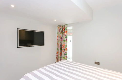 Foto 4 - Modern 2 Bedroom Apartment Near Gloucester Road