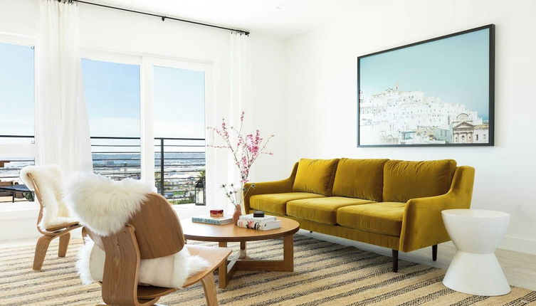 Photo 1 - Avalon I by Avantstay Contemporary San Diego Condo w/ Large Patio