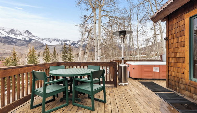 Foto 1 - Russell Home by Avantstay Expansive Deck, Stunning Views & Hot Tub