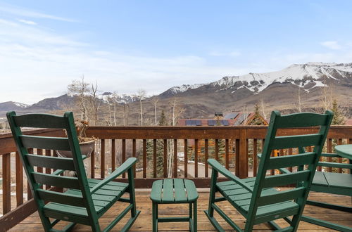 Photo 22 - Russell Home by Avantstay Expansive Deck, Stunning Views & Hot Tub