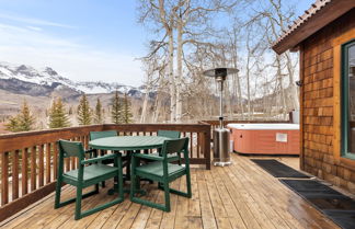 Photo 1 - Russell Home by Avantstay Expansive Deck, Stunning Views & Hot Tub